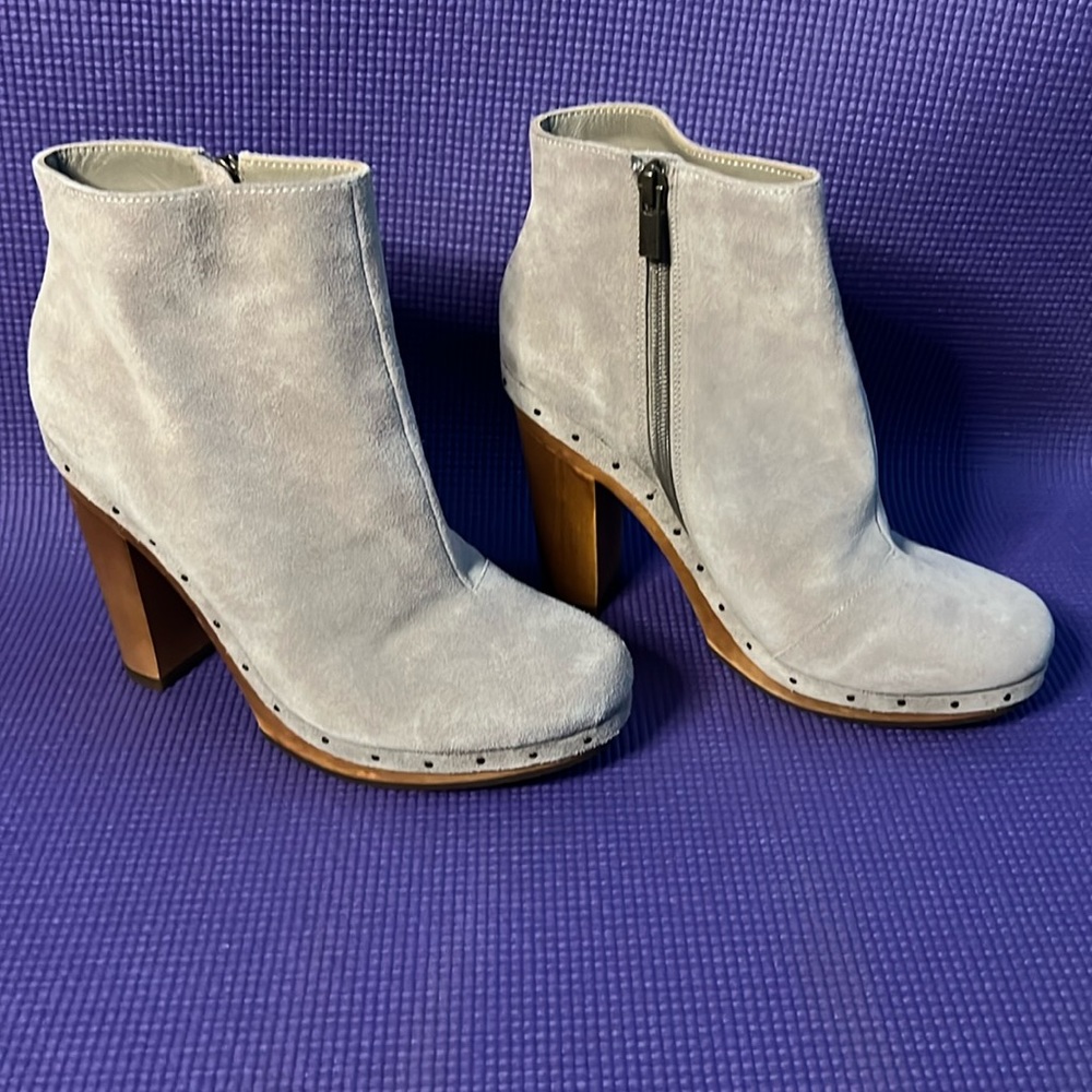 LOVIN’ JOIE SUEDE ANKLE BOOT